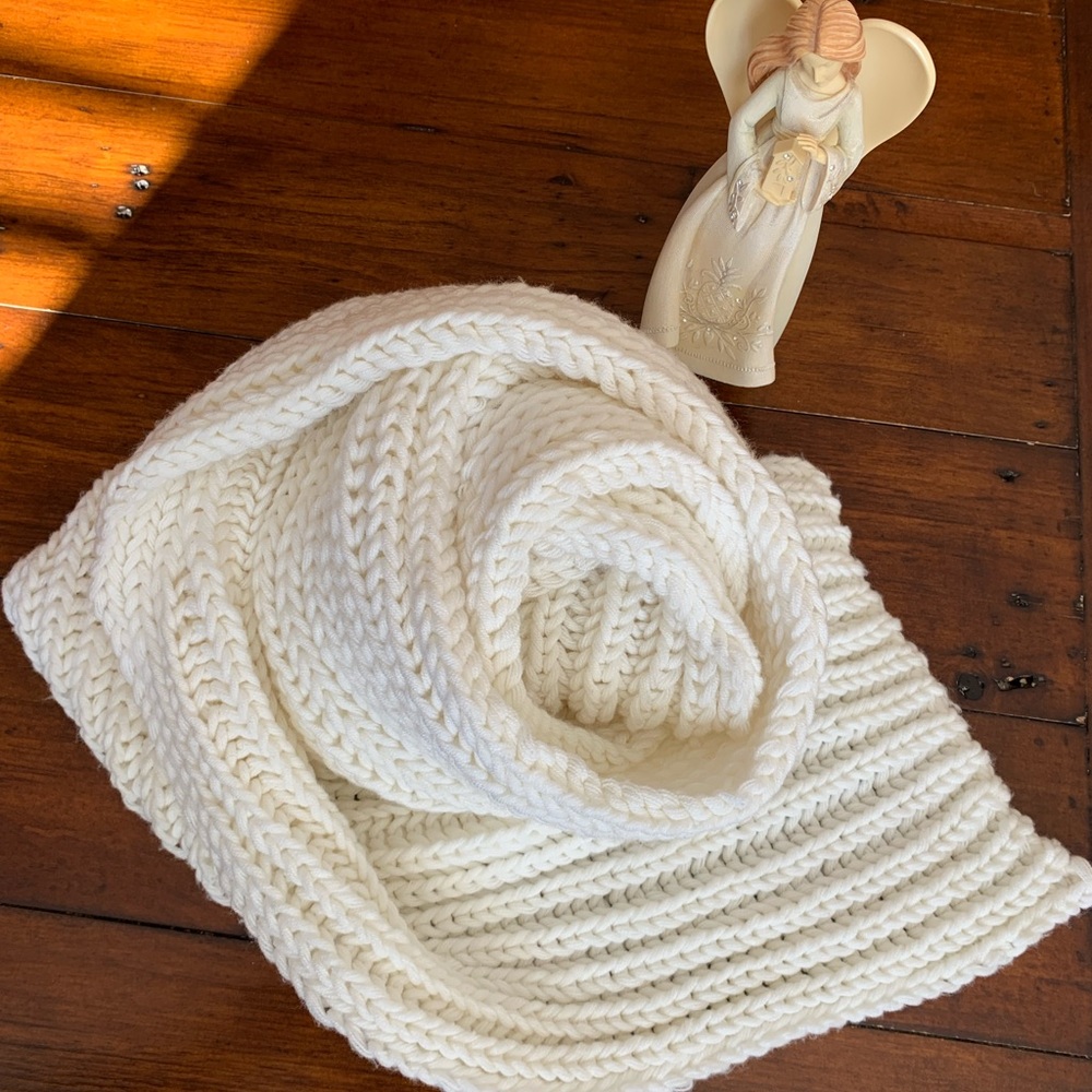 Hand knitted chunky white wool scarf